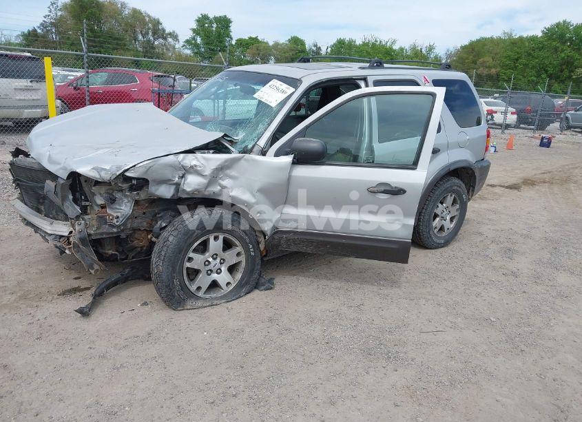 Photo 2 of 2005 Ford Escape XLT (VIN 1FMYU93125KB21037)