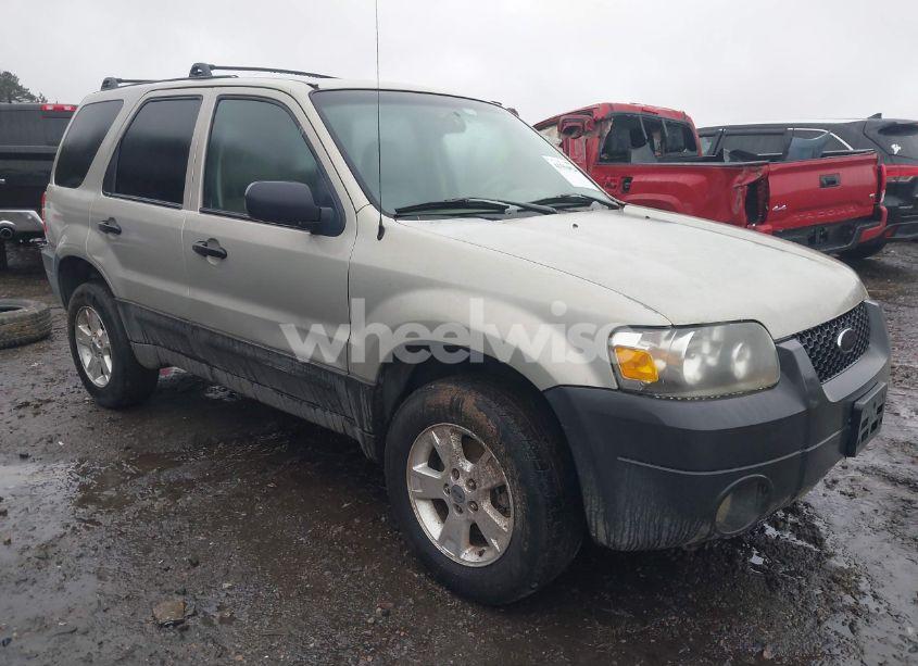 2005 Ford Escape XLT (VIN 1FMYU93125KC70497) main photo