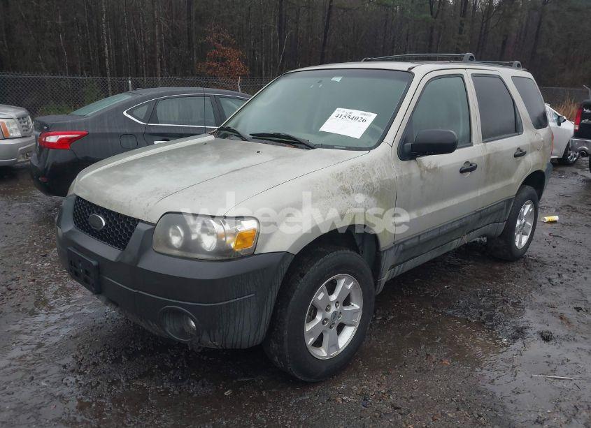 Photo 2 of 2005 Ford Escape XLT (VIN 1FMYU93125KC70497)