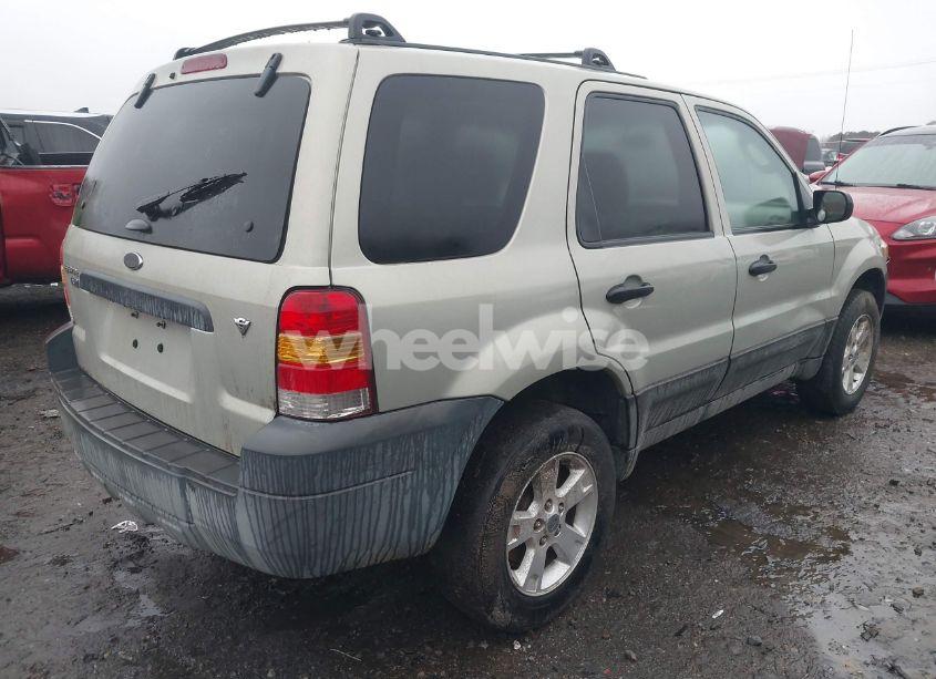 Photo 4 of 2005 Ford Escape XLT (VIN 1FMYU93125KC70497)