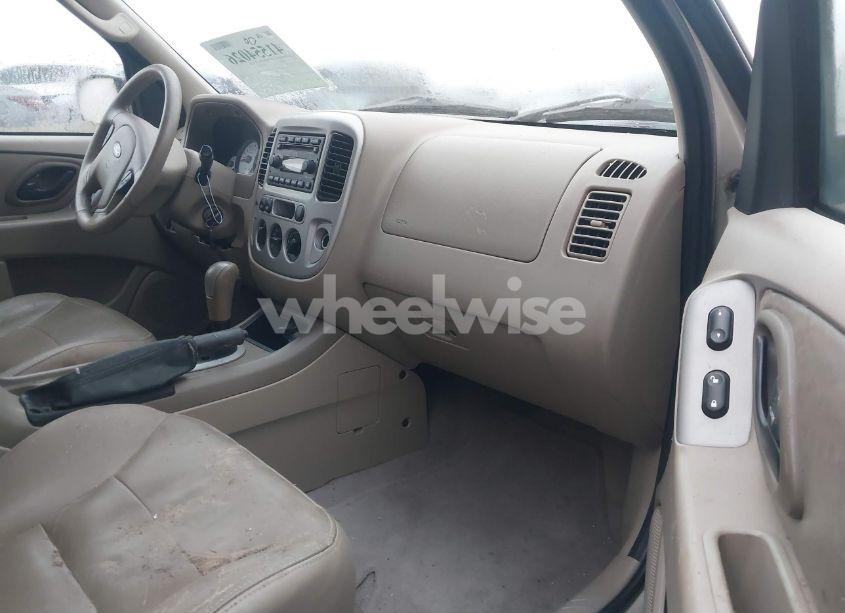 Photo 5 of 2005 Ford Escape XLT (VIN 1FMYU93125KC70497)