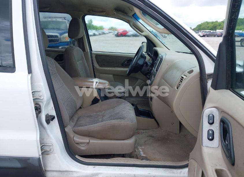Photo 5 of 2003 Ford Escape XLT (VIN 1FMYU93133KD21454)