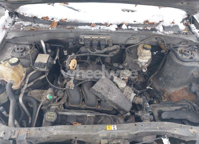 Photo 10 of 2005 Ford Escape XLT (VIN 1FMYU93135DA16740)