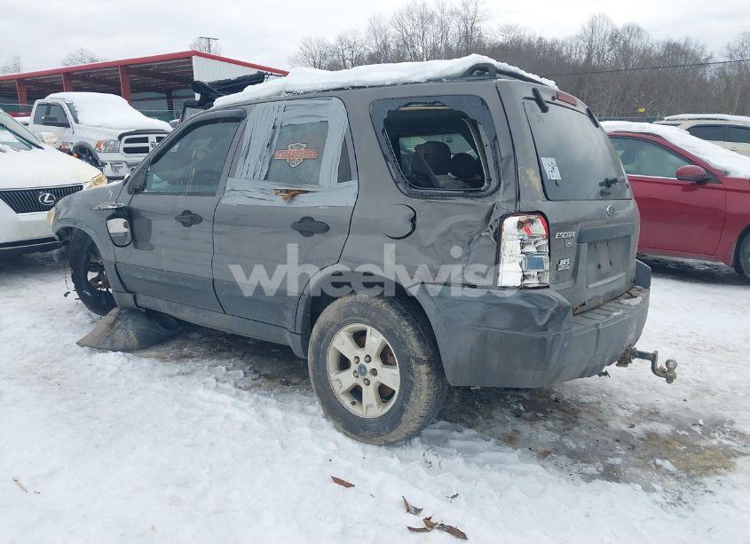 Photo 3 of 2005 Ford Escape XLT (VIN 1FMYU93135DA16740)