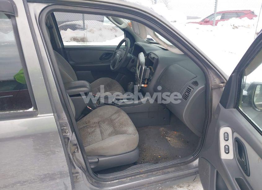 Photo 5 of 2005 Ford Escape XLT (VIN 1FMYU93135DA16740)