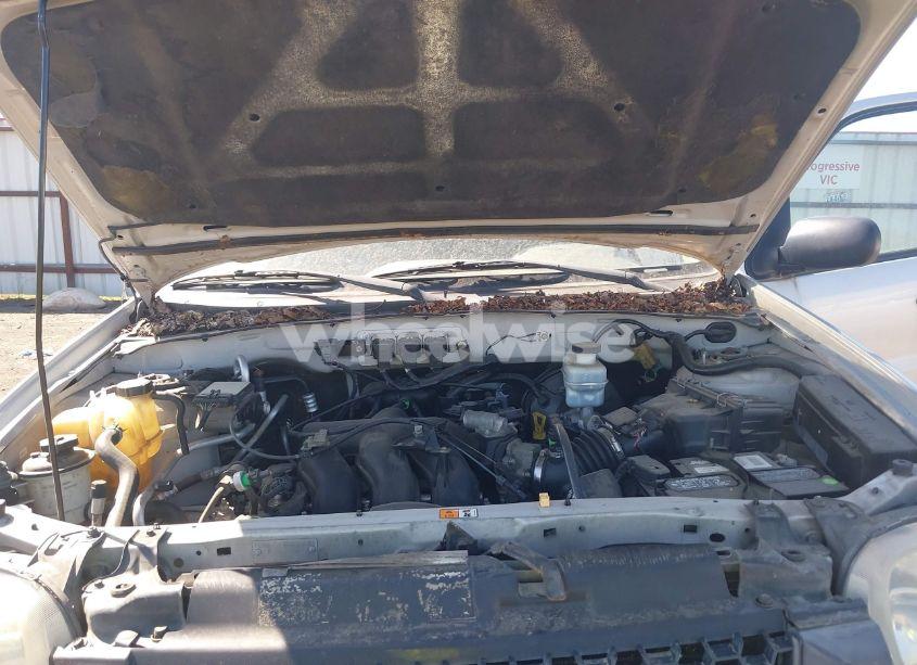 Photo 10 of 2005 Ford Escape XLT (VIN 1FMYU93135KA05037)