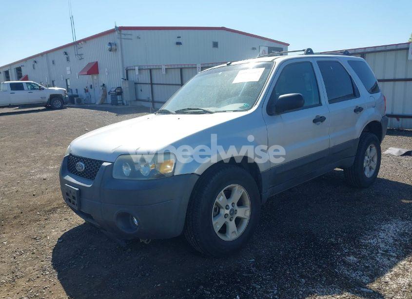 Photo 2 of 2005 Ford Escape XLT (VIN 1FMYU93135KA05037)