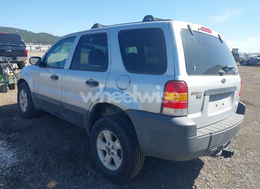 Photo 3 of 2005 Ford Escape XLT (VIN 1FMYU93135KA05037)