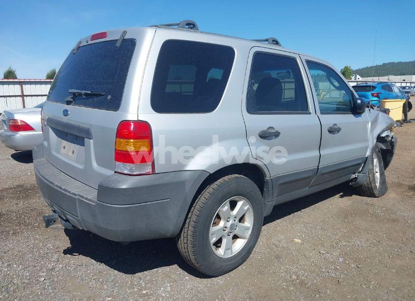 Photo 4 of 2005 Ford Escape XLT (VIN 1FMYU93135KA05037)