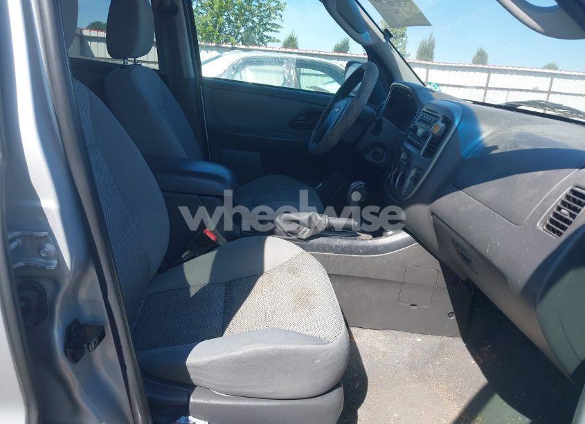 Photo 5 of 2005 Ford Escape XLT (VIN 1FMYU93135KA05037)