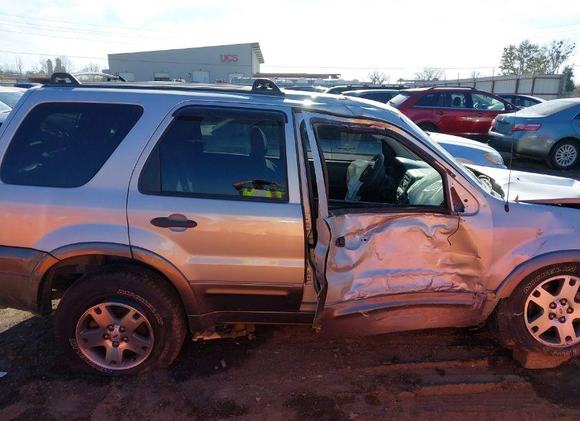 Photo 14 of 2005 Ford Escape XLT (VIN 1FMYU93135KA43478)