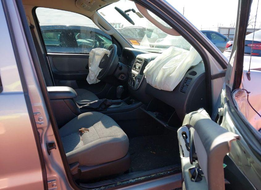 Photo 5 of 2005 Ford Escape XLT (VIN 1FMYU93135KA43478)