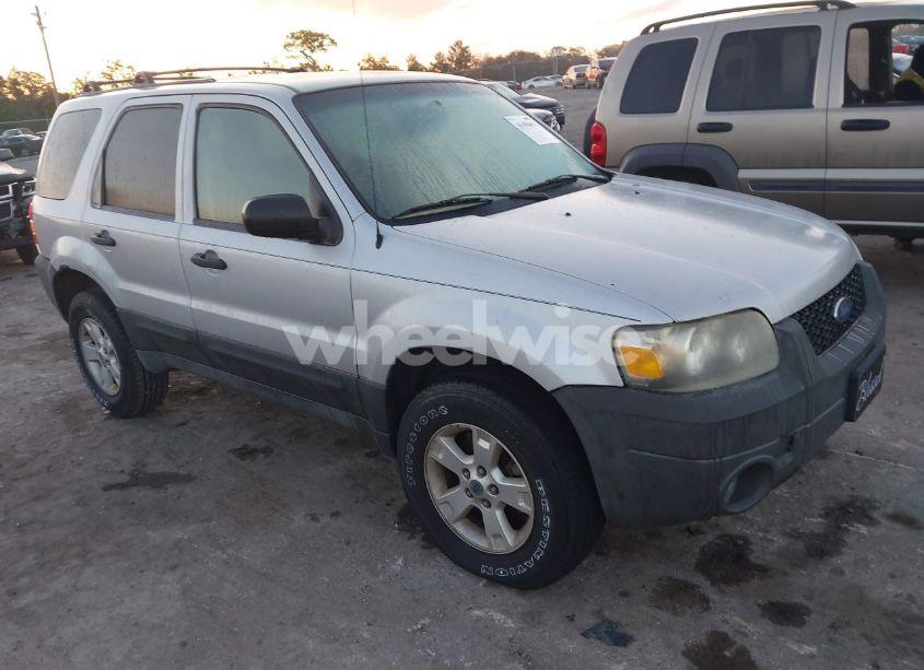 2005 Ford Escape XLT (VIN 1FMYU93135KA60636) main photo