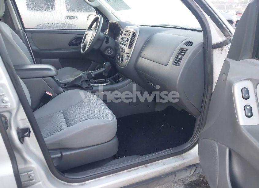 Photo 5 of 2005 Ford Escape XLT (VIN 1FMYU93135KA60636)