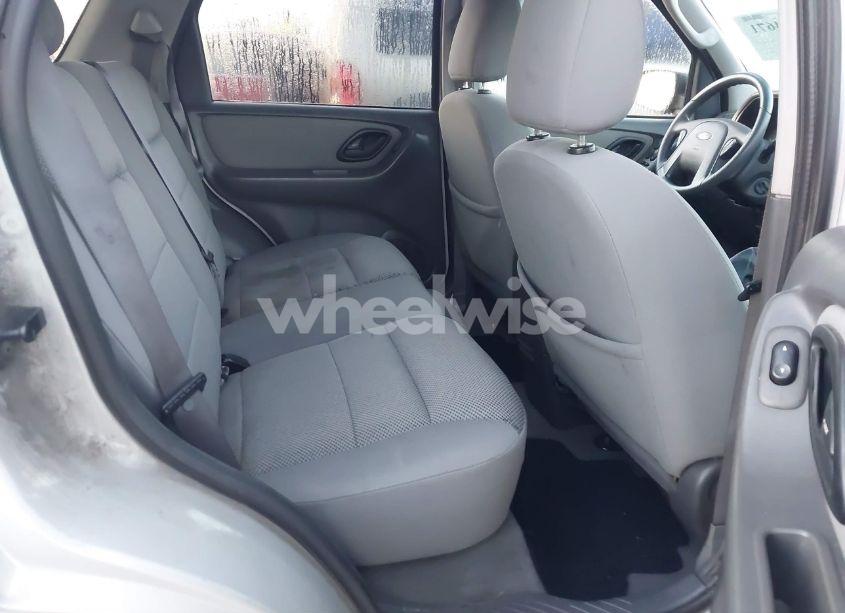 Photo 8 of 2005 Ford Escape XLT (VIN 1FMYU93135KA60636)