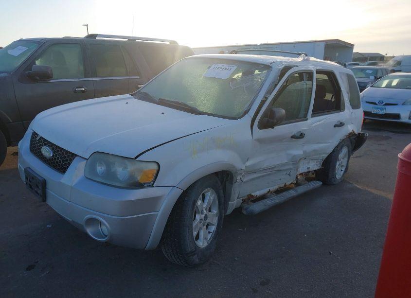 Photo 2 of 2007 Ford Escape XLT/XLT SPORT (VIN 1FMYU93137KB07098)