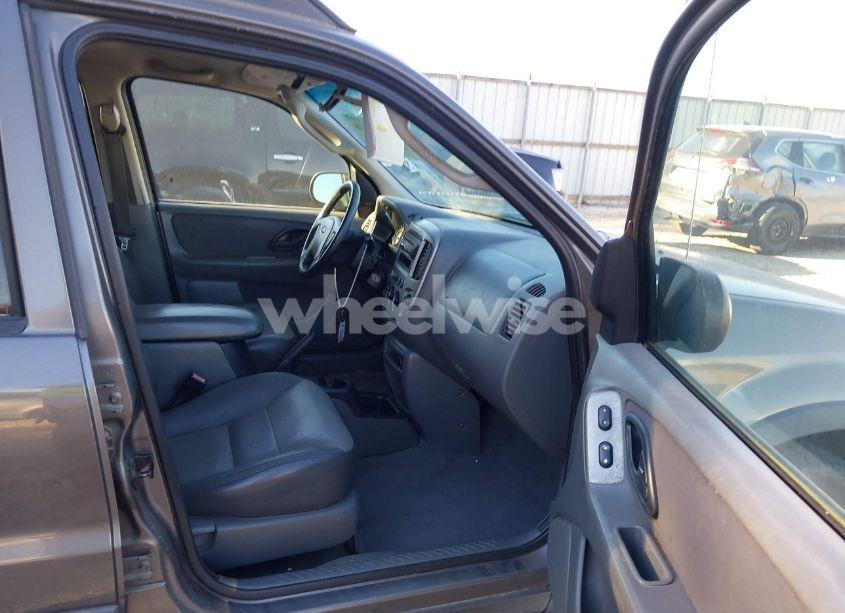 Photo 5 of 2003 Ford Escape XLT (VIN 1FMYU93143KA09661)