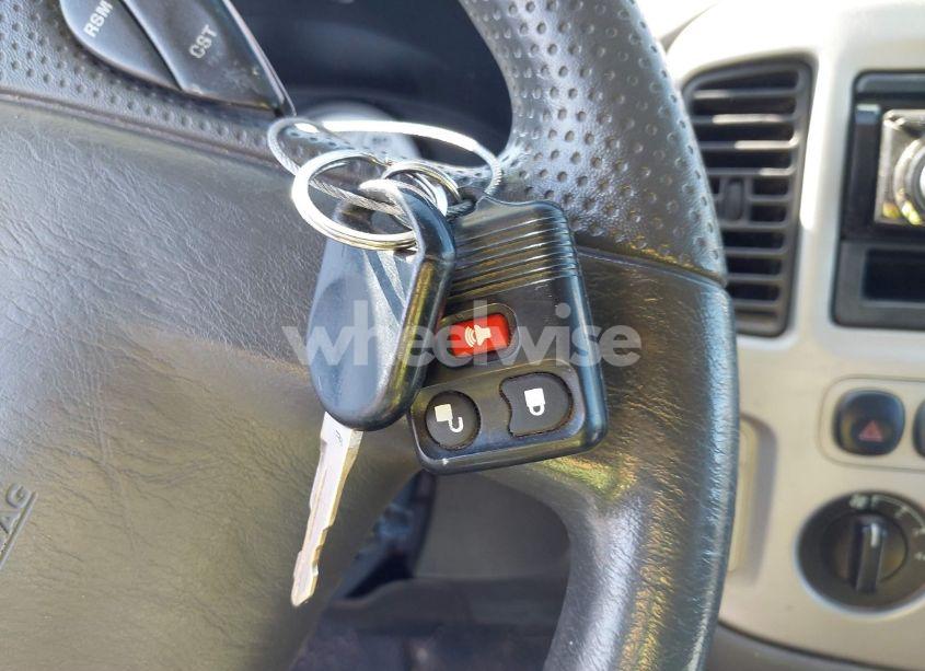 Photo 11 of 2005 Ford Escape XLT (VIN 1FMYU93145KD17710)