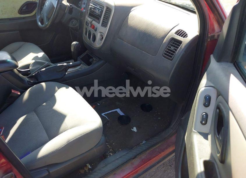 Photo 5 of 2005 Ford Escape XLT (VIN 1FMYU93145KD17710)