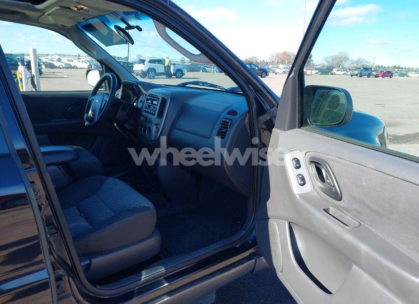 Photo 5 of 2004 Ford Escape XLT (VIN 1FMYU93154KA79798)