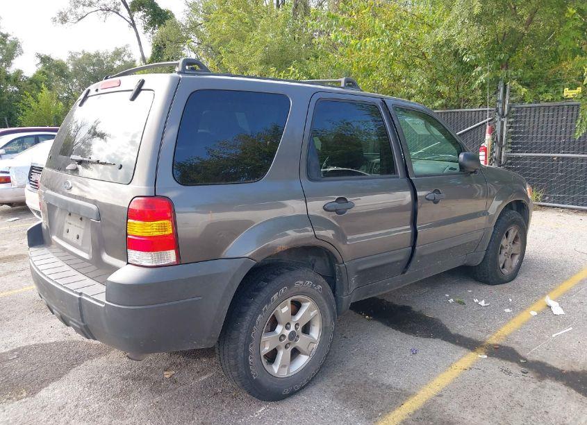 Photo 4 of 2005 Ford Escape XLT (VIN 1FMYU93155KA37116)