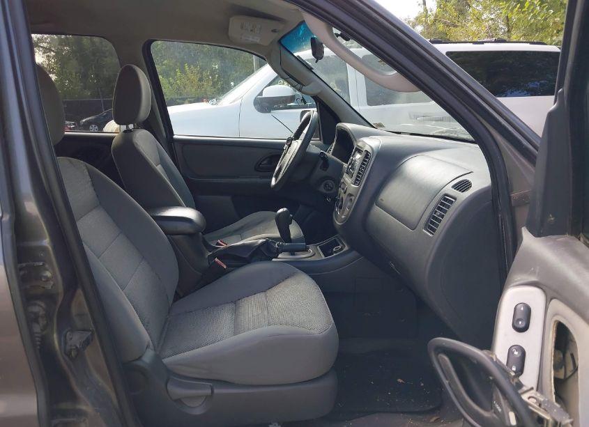 Photo 5 of 2005 Ford Escape XLT (VIN 1FMYU93155KA37116)