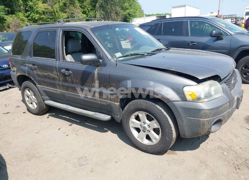 2005 Ford Escape XLT (VIN 1FMYU93155KA87661) main photo