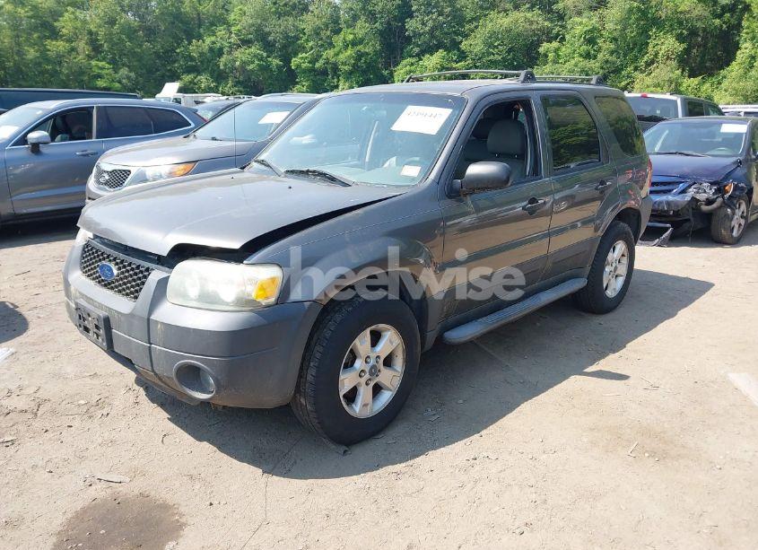 Photo 2 of 2005 Ford Escape XLT (VIN 1FMYU93155KA87661)