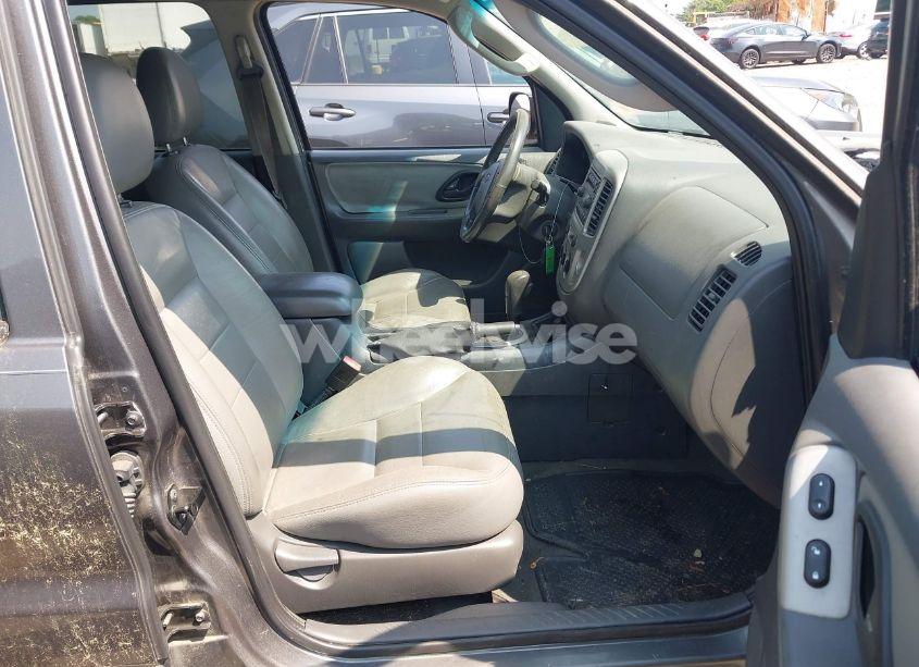 Photo 5 of 2005 Ford Escape XLT (VIN 1FMYU93155KA87661)