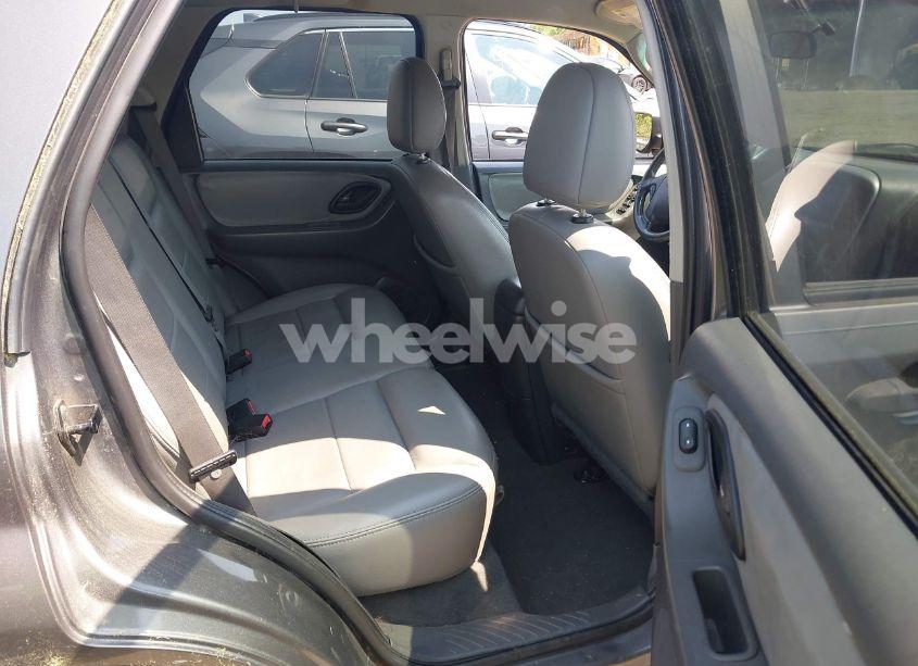 Photo 8 of 2005 Ford Escape XLT (VIN 1FMYU93155KA87661)