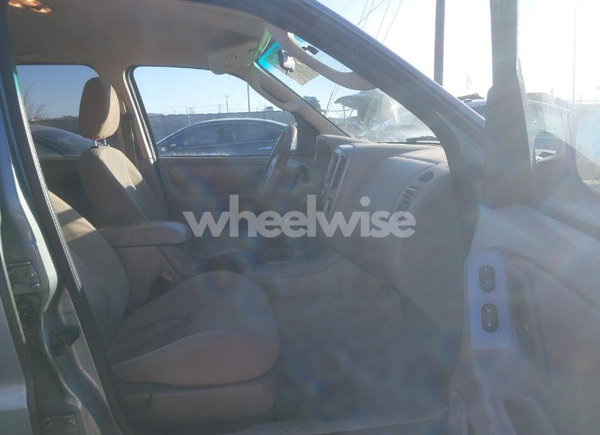 Photo 5 of 2005 Ford Escape XLT (VIN 1FMYU93155KC05319)