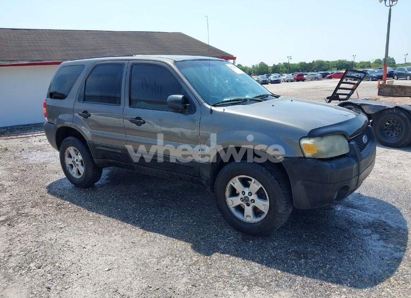 2005 Ford Escape XLT (VIN 1FMYU93155KD62445) main photo