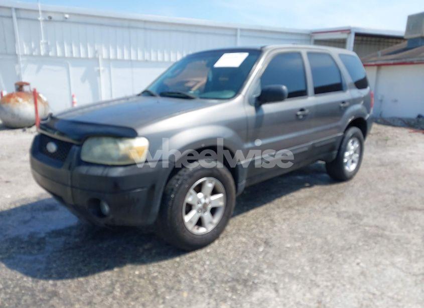 Photo 2 of 2005 Ford Escape XLT (VIN 1FMYU93155KD62445)