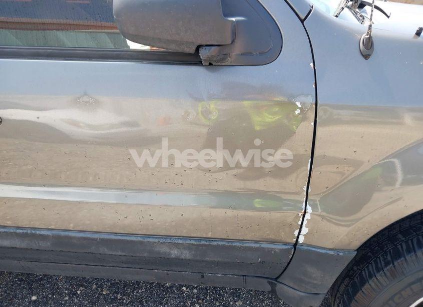 Photo 6 of 2005 Ford Escape XLT (VIN 1FMYU93155KD62445)