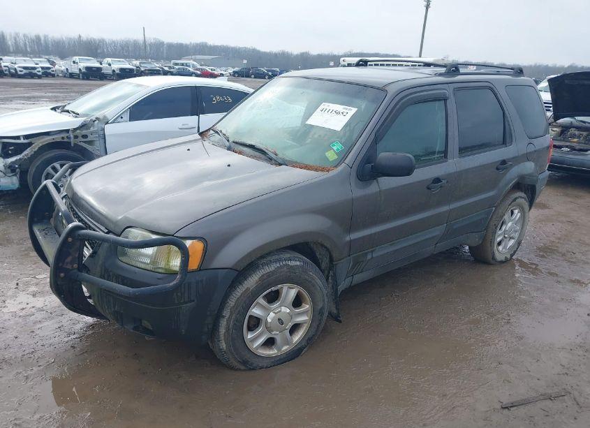 Photo 2 of 2003 Ford Escape XLT (VIN 1FMYU93163KE08586)
