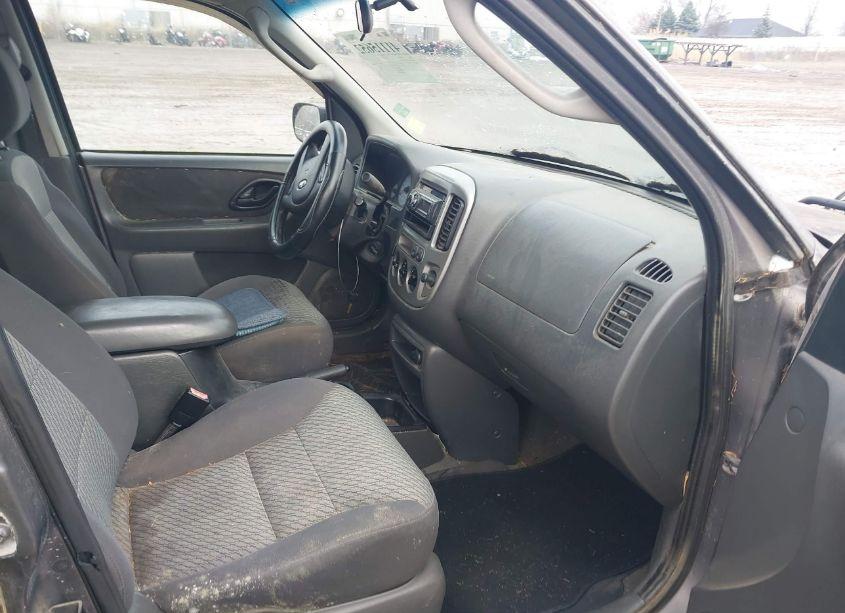 Photo 5 of 2003 Ford Escape XLT (VIN 1FMYU93163KE08586)