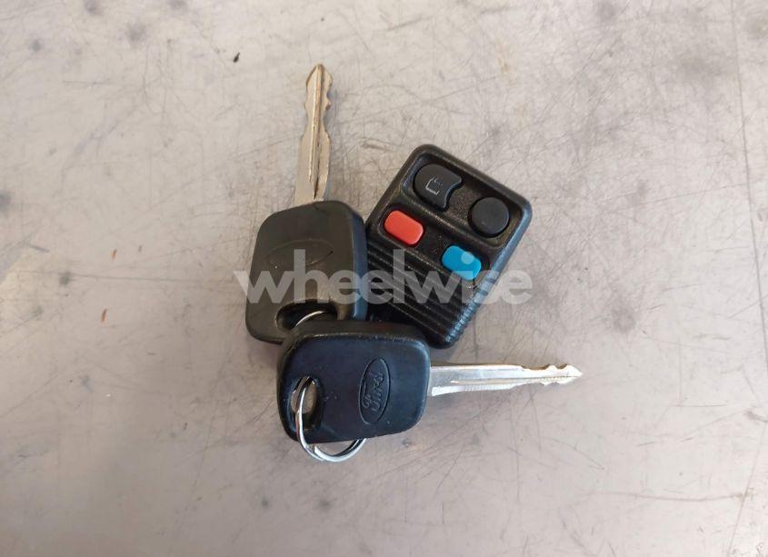 Photo 11 of 2004 Ford Escape XLT (VIN 1FMYU93164KB05521)