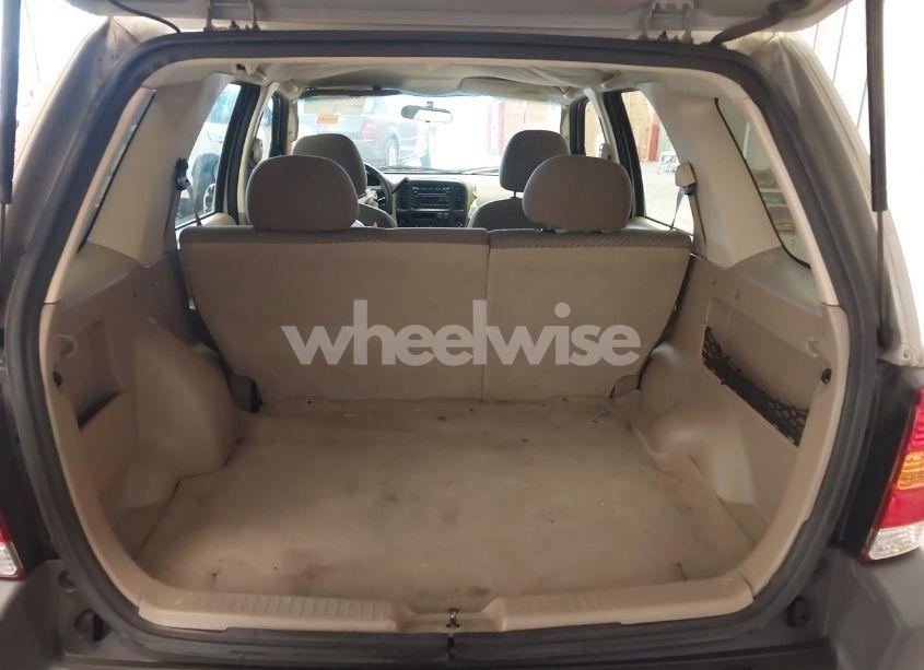 Photo 17 of 2004 Ford Escape XLT (VIN 1FMYU93164KB05521)