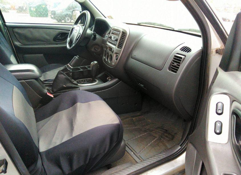 Photo 5 of 2005 Ford Escape XLT (VIN 1FMYU93165KA22480)