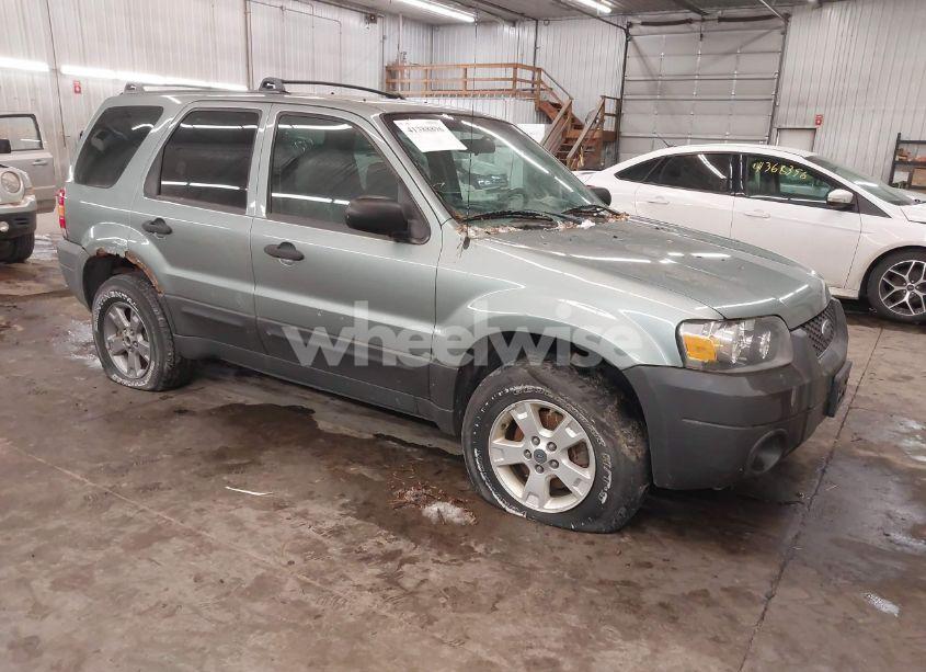 2005 Ford Escape XLT (VIN 1FMYU93165KA74210) main photo