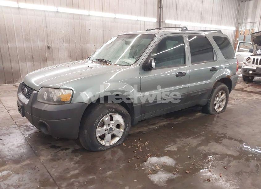 Photo 2 of 2005 Ford Escape XLT (VIN 1FMYU93165KA74210)