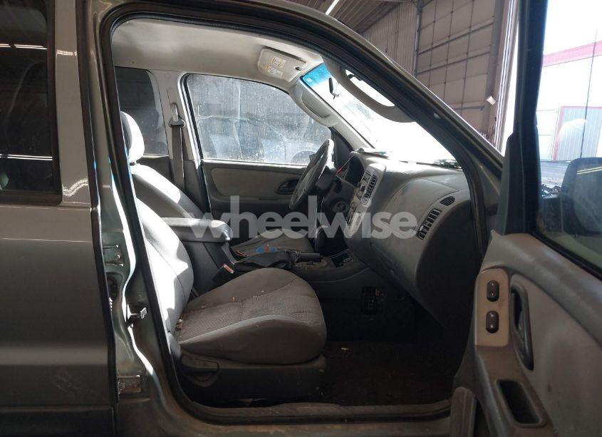 Photo 5 of 2005 Ford Escape XLT (VIN 1FMYU93165KA74210)