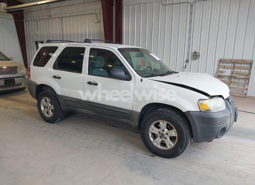 2005 Ford Escape XLT (VIN 1FMYU93165KD12251) main photo