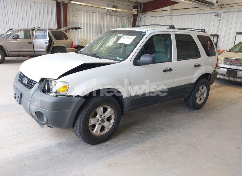Photo 2 of 2005 Ford Escape XLT (VIN 1FMYU93165KD12251)