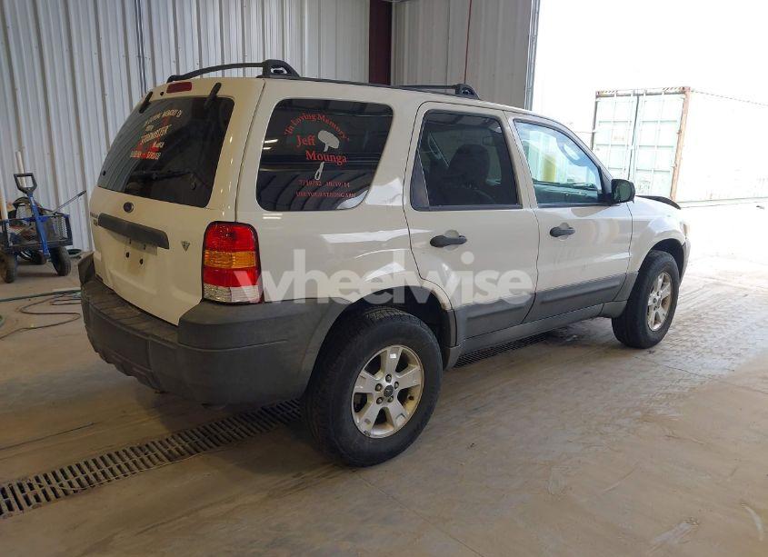 Photo 4 of 2005 Ford Escape XLT (VIN 1FMYU93165KD12251)