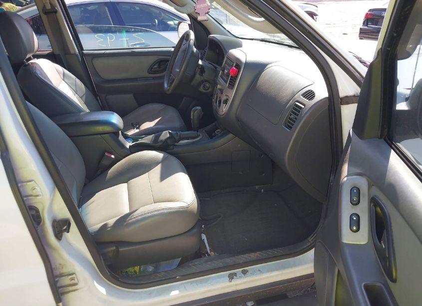 Photo 5 of 2005 Ford Escape XLT (VIN 1FMYU93175KA14808)