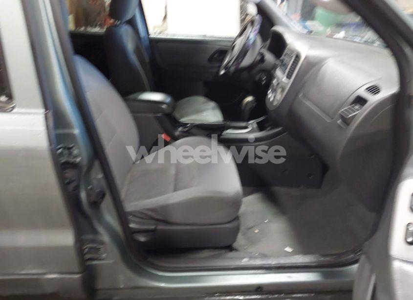 Photo 5 of 2006 Ford Escape (VIN 1FMYU93176KD26077)