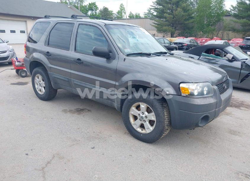 2005 Ford Escape XLT (VIN 1FMYU93185DA12392) main photo