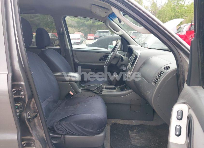 Photo 5 of 2005 Ford Escape XLT (VIN 1FMYU93185DA12392)