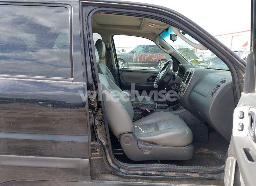 Photo 5 of 2005 Ford Escape XLT (VIN 1FMYU93185KB05313)